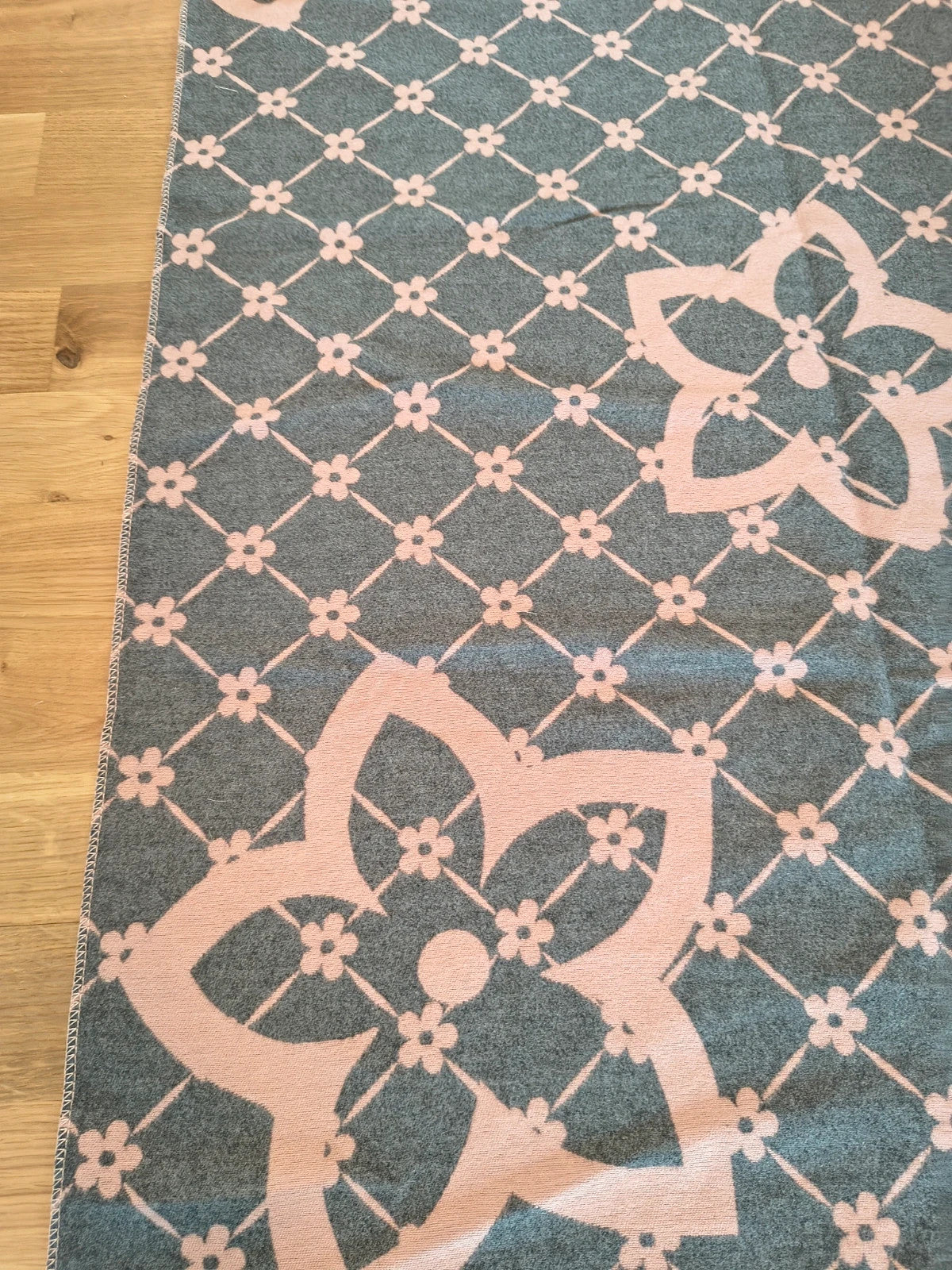 Muster shawl grey pink floral pattern reversible with fringed ends and decorative border.