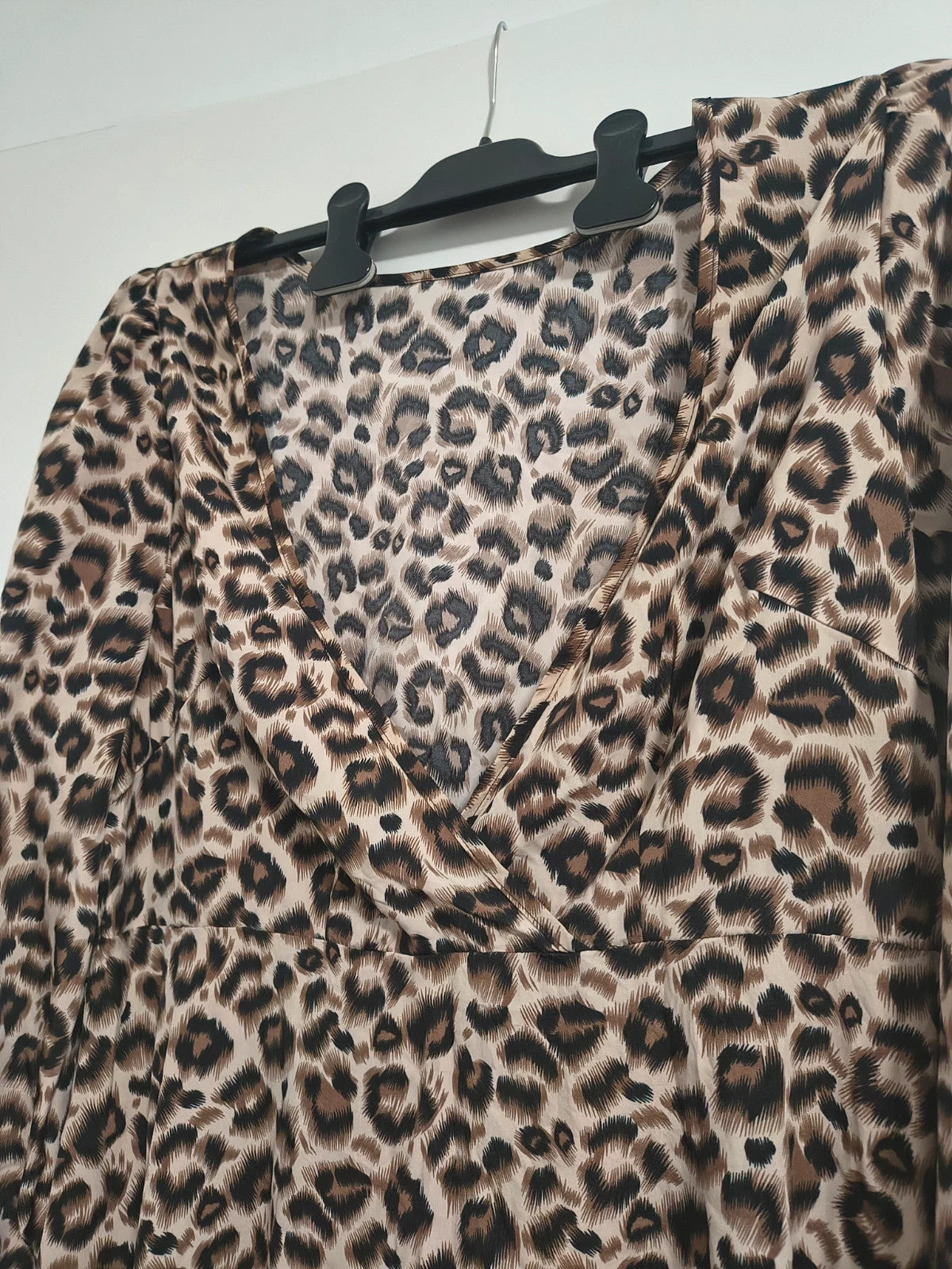 Braun bandage dress beige brown leopard print deep V-neck long sleeves with ruffle cuffs