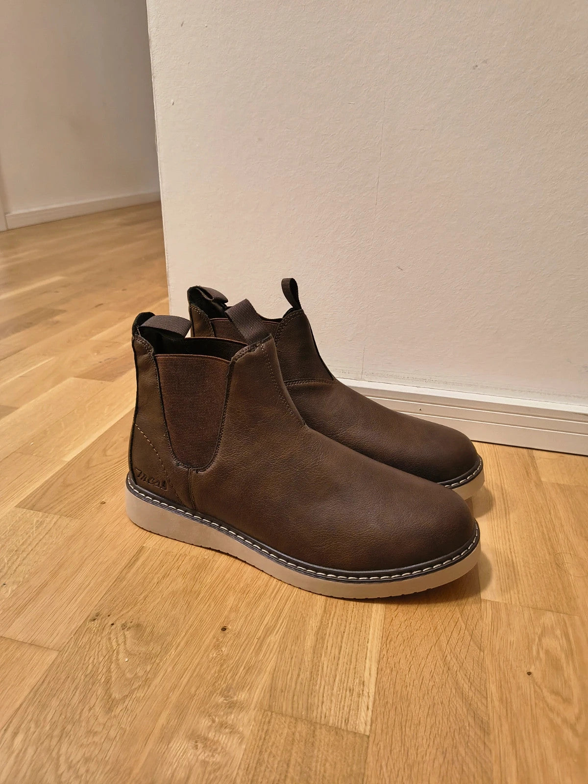 MCS brown winter boots with elastic side panels and beige contrast sole.
