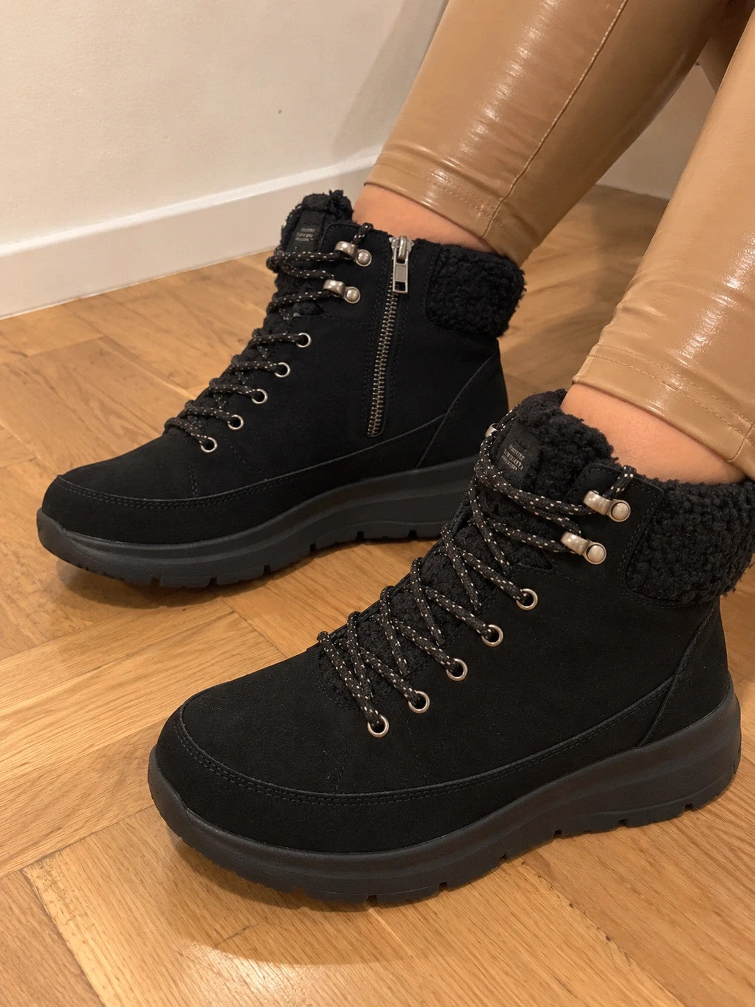 Skechers black winter boots suede with Sherpa lining and side zipper detail.