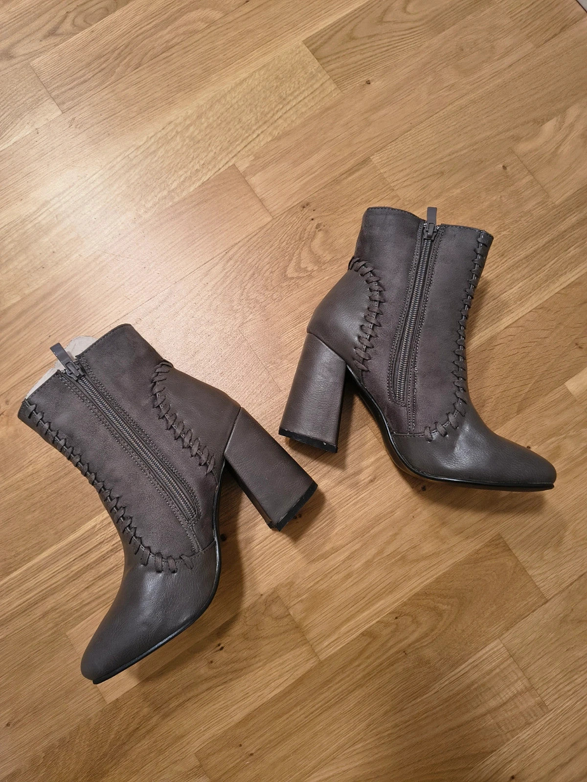 RandBe grey ankle boots faux leather decorative stitching block heel side zipper