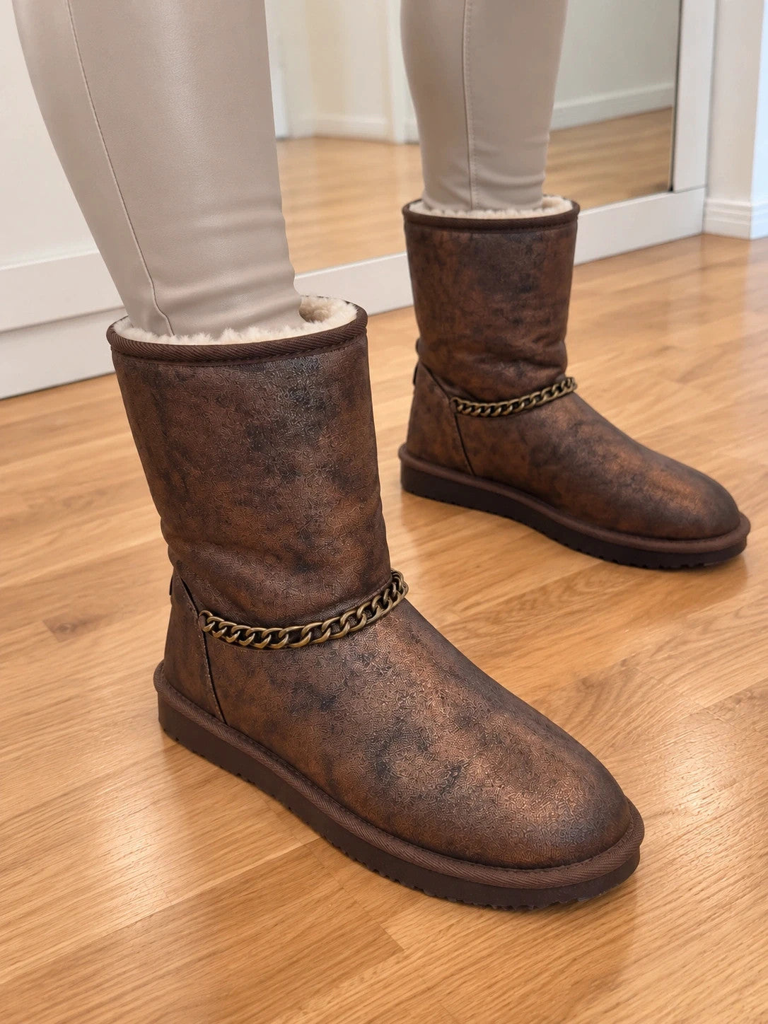 GEF brown winter boots with faux fur lining and antique gold decorative chain.
