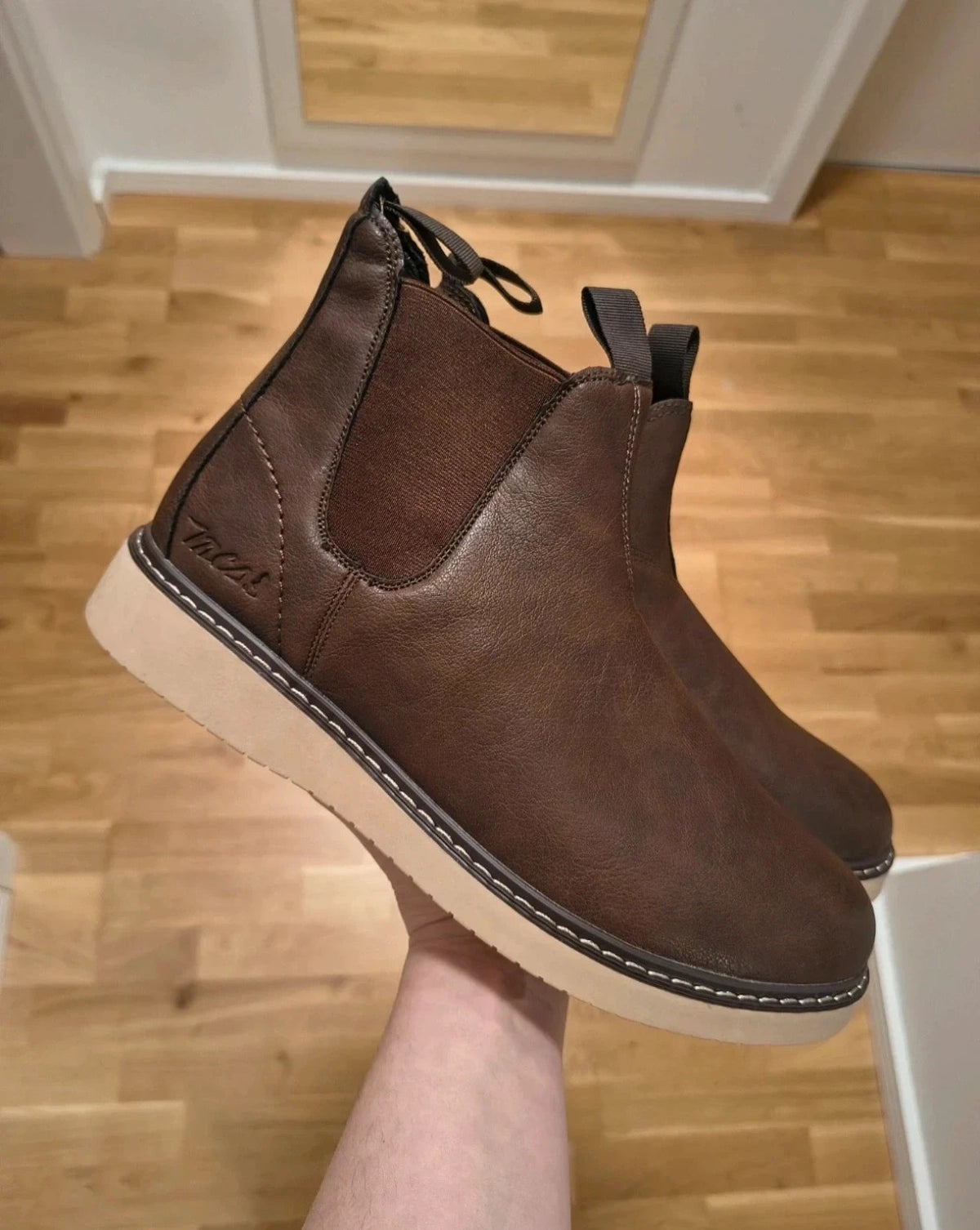 MCS brown winter Chelsea boots, leather-look, elastic side panels, decorative contrast stitching.