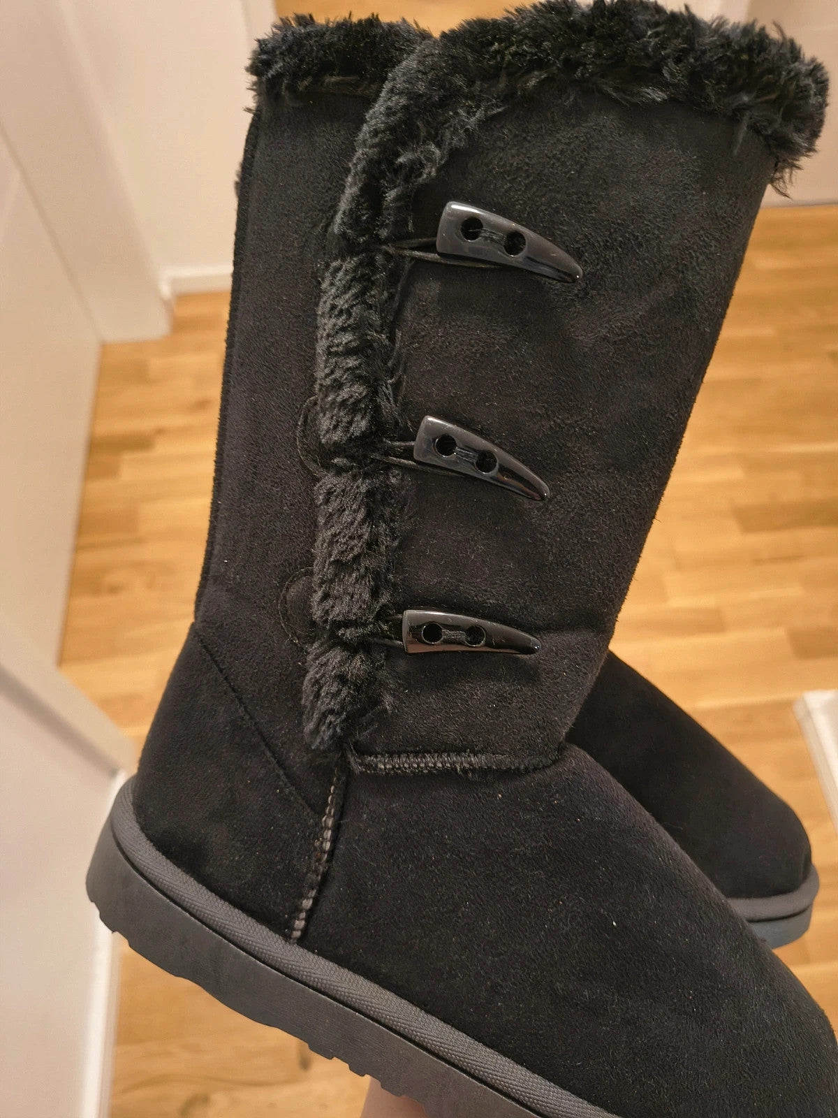 GEF black winter boots soft velour texture decorative toggle closures warm lining