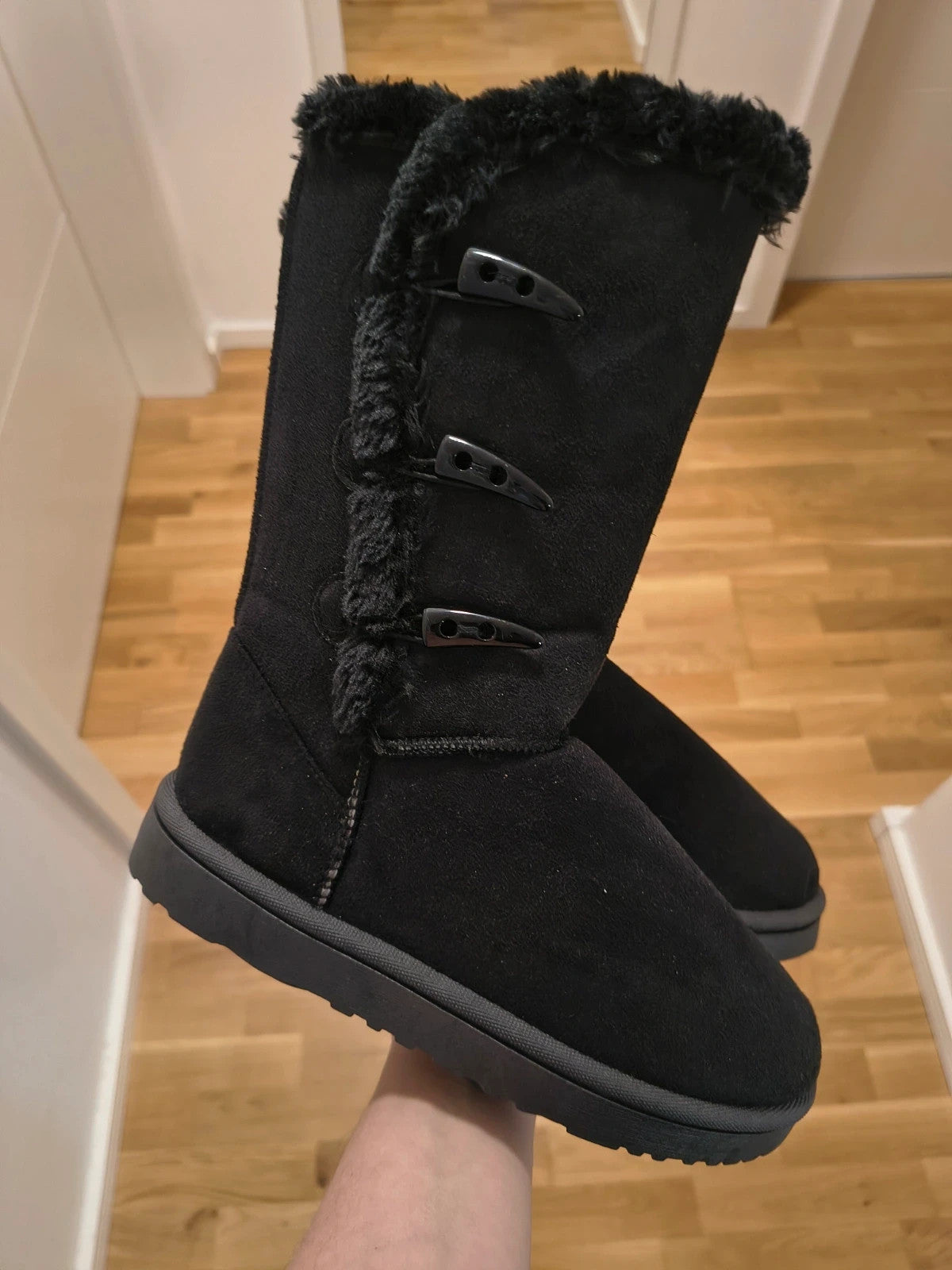GEF black winter boots soft velour texture decorative toggle closures warm lining