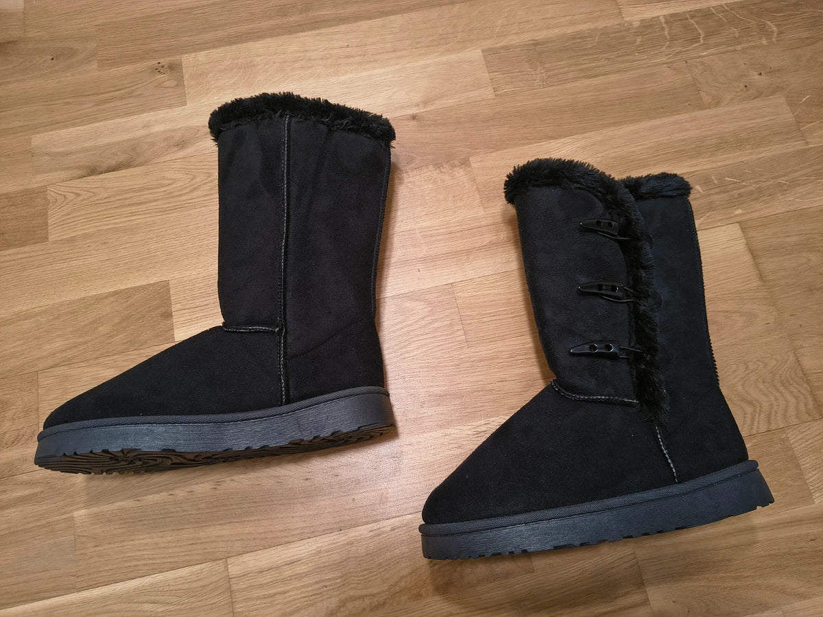 GEF black winter boots soft velour texture decorative toggle closures warm lining