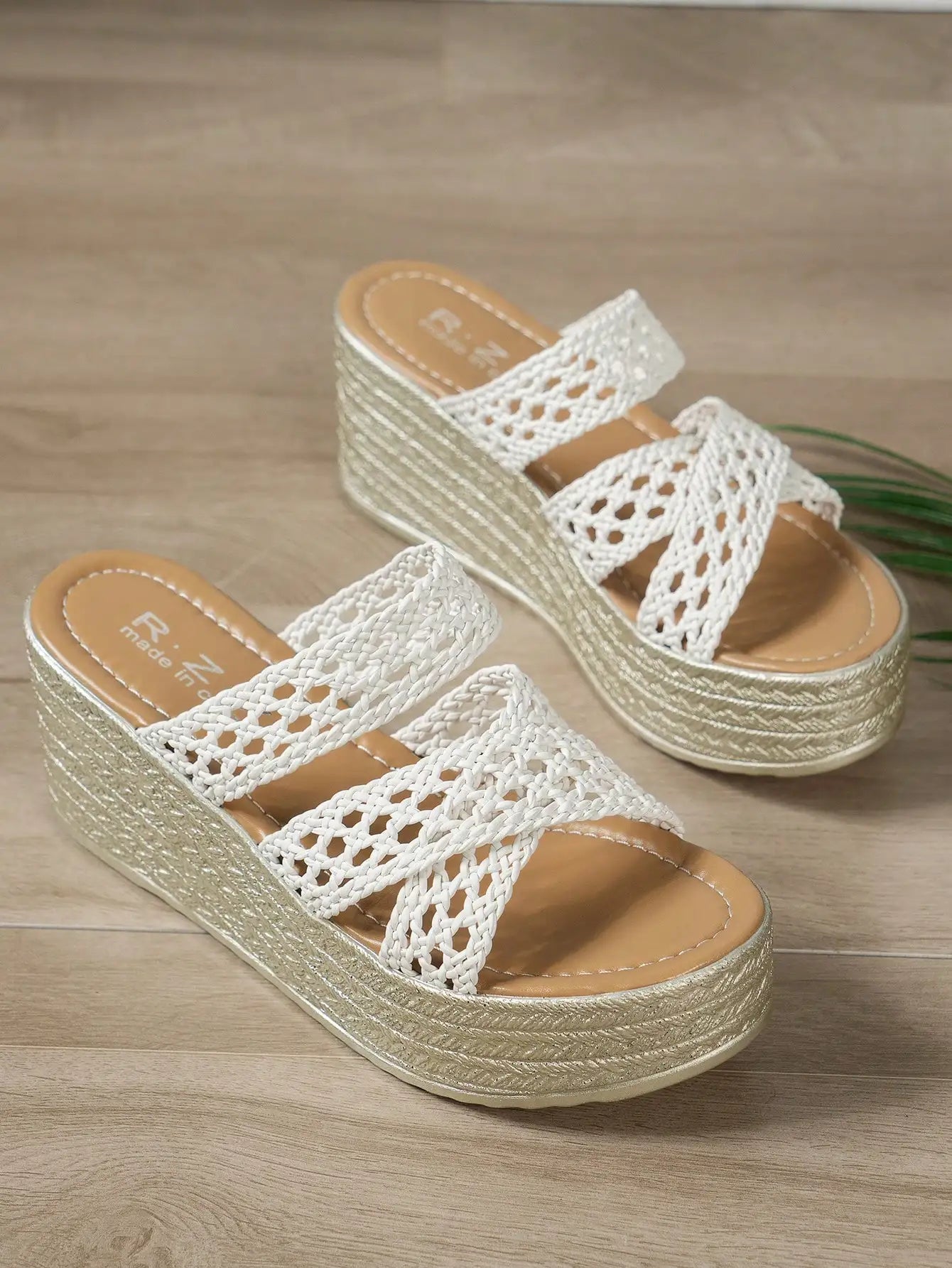 https://ae-pic-a1.aliexpress-media.com/kf/S528768689bdc4f859ec650392a64ef22A.jpg