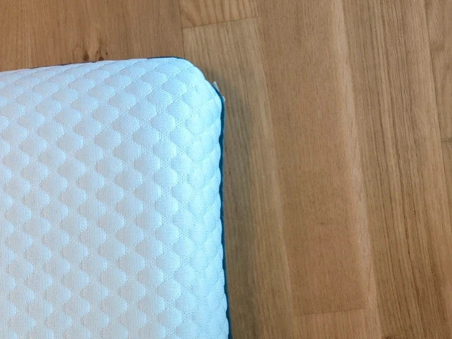 Schaumstoff blue and white throw pillow with orthopaedic foam, never used.