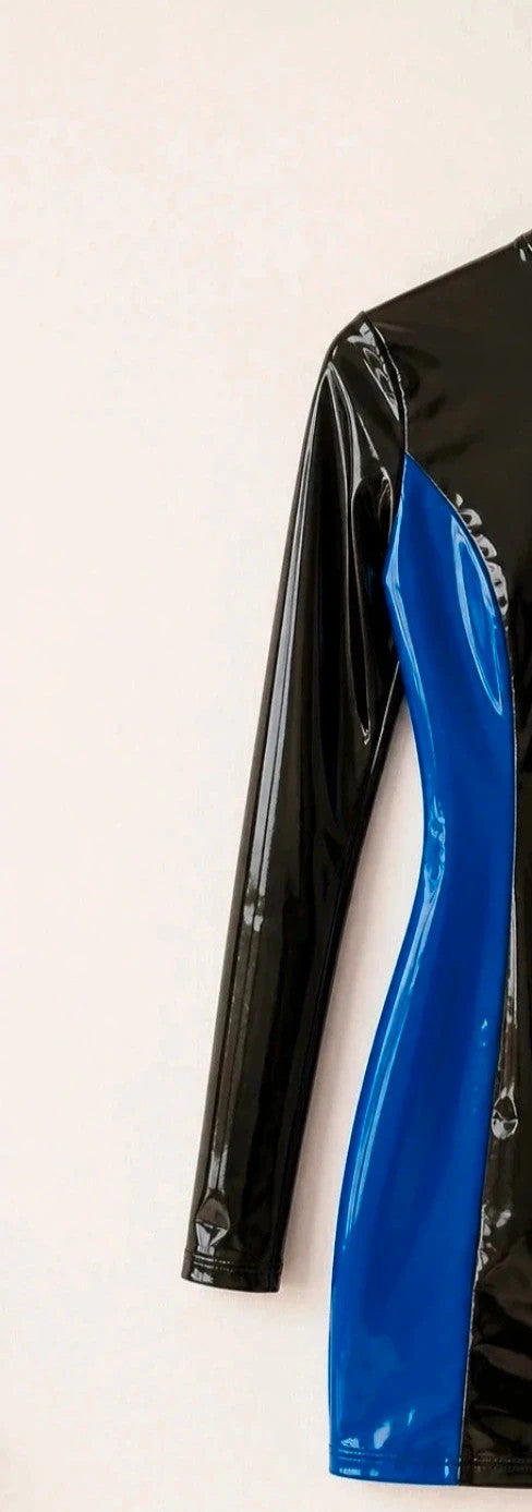 Minikleid black and blue two-tone synthetic dress with shiny vinyl finish.