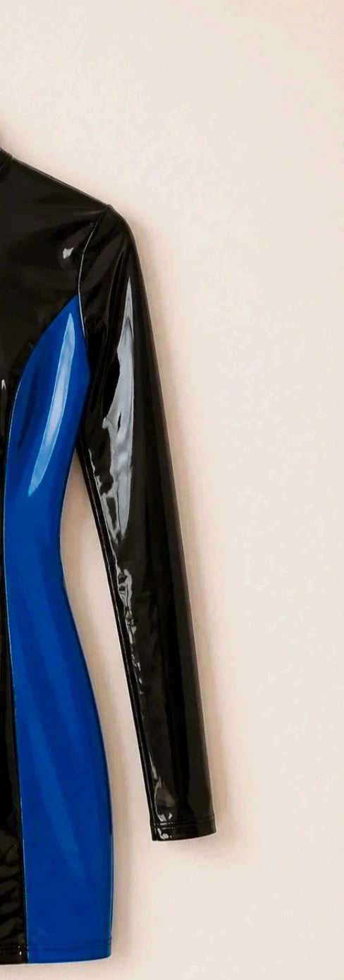 Minikleid black and blue two-tone synthetic dress with shiny vinyl finish.
