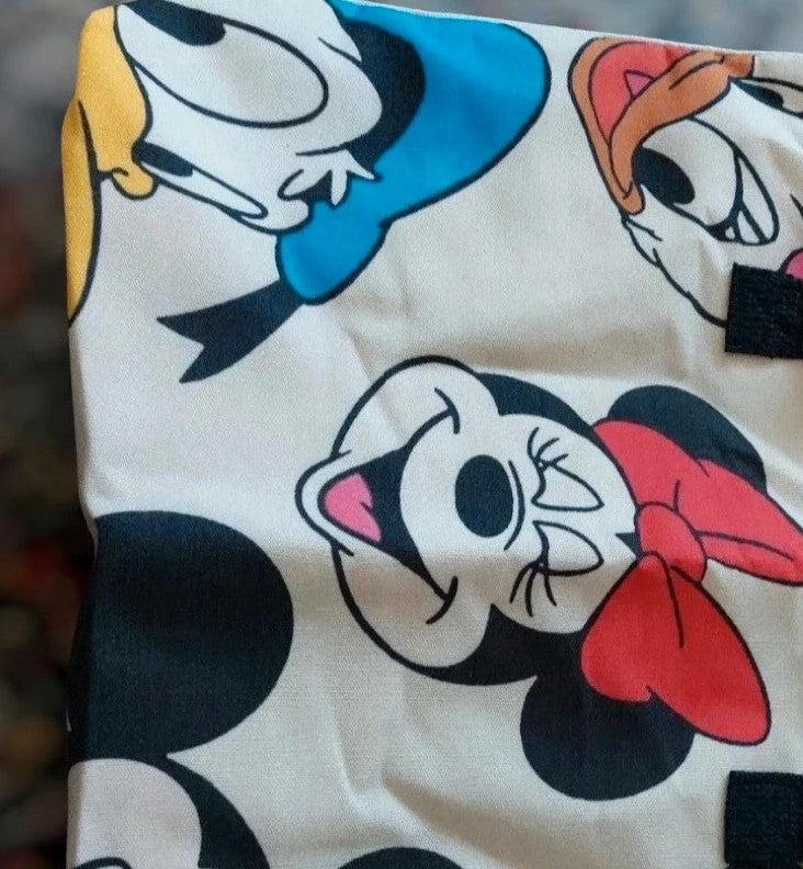 Cartoon cream shopping tote featuring Goofy design and synthetic material.