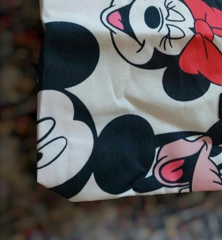 Cartoon cream shopping tote featuring Goofy design and synthetic material.