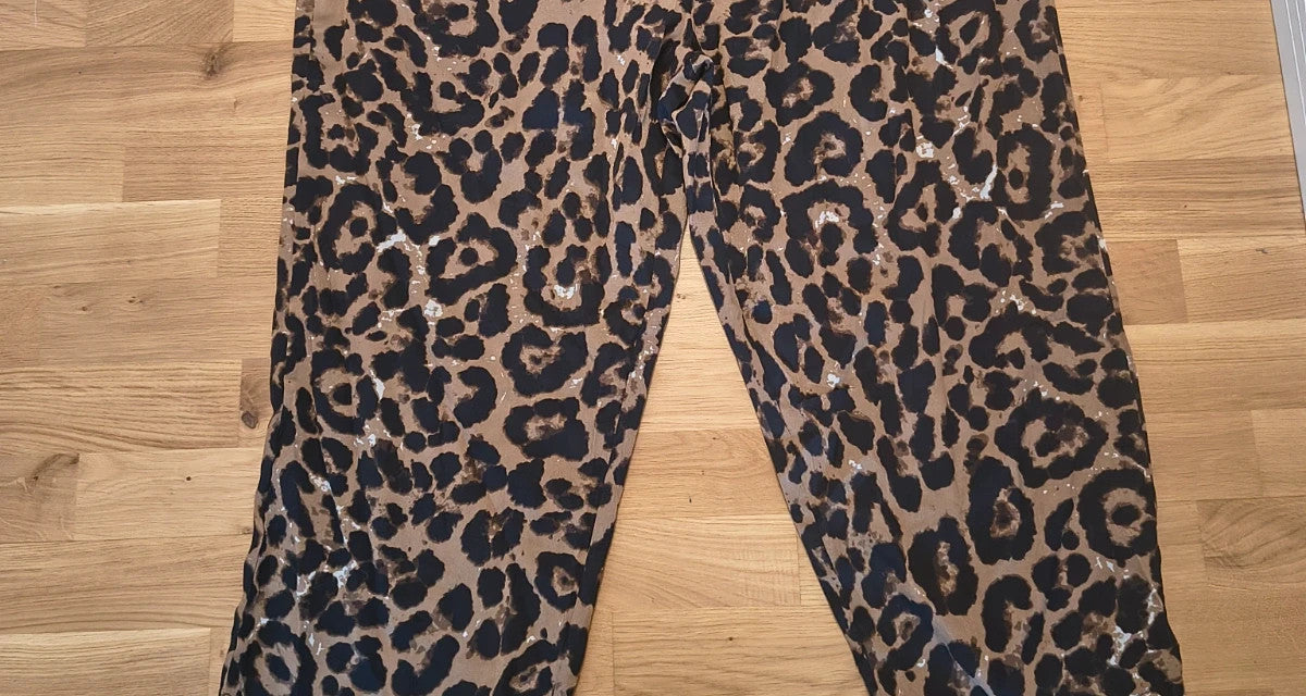 Chino trousers brown synthetic fabric leopard print pattern 4XL size.