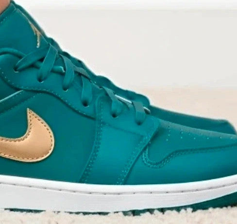 Nike trainers green leather limited edition with original box and logo details.