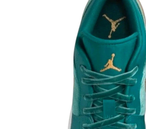 Nike trainers green leather limited edition with original box and logo details.