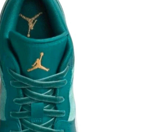 Nike trainers green leather limited edition with original box and logo details.