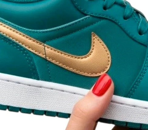 Nike trainers green leather limited edition with original box and logo details.