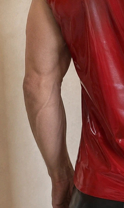 Herren red sleeveless shirt with shiny wetlook finish and black lace-up neckline.