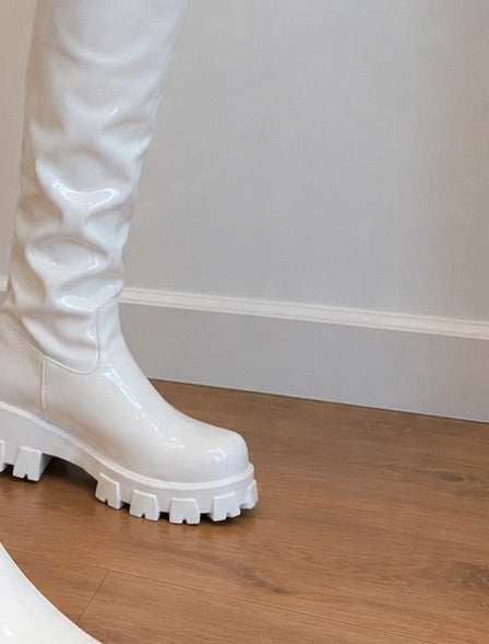 GEF white wetlook ankle boots with shiny finish and chunky sole, size 38.
