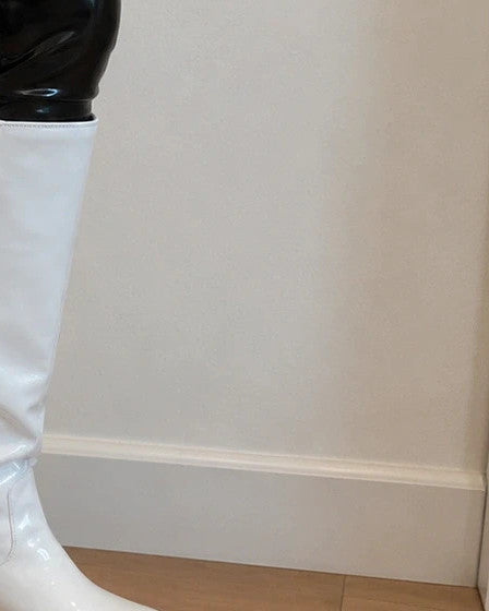 GEF white wetlook ankle boots with shiny finish and chunky sole, size 38.