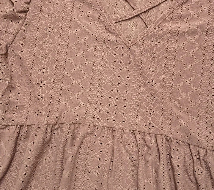 Minikleid pink linen dress with light fabric and summer style details.