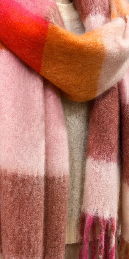XXL multi-coloured scarf in pink, beige, and orange with long fringes, soft polyester.