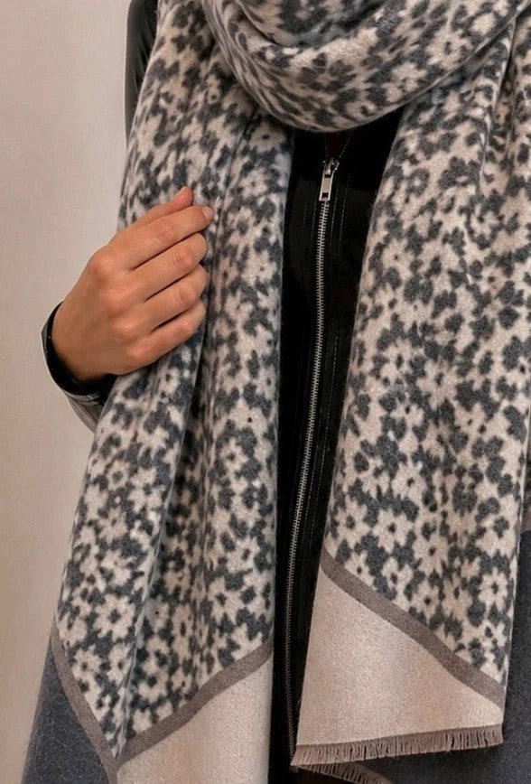 XXL shawl grey and cream clover pattern, soft 100% polyester fabric.