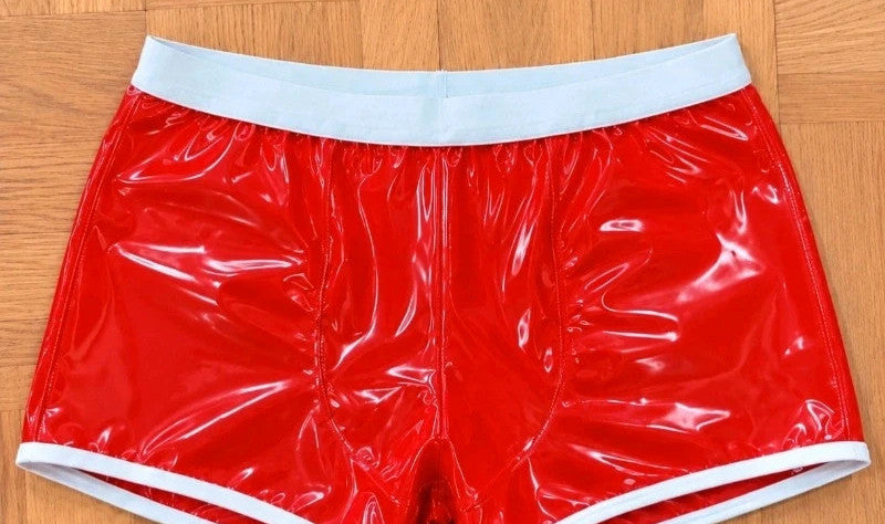 Eine red wetlook boxershorts with white waistband and contrasting leg openings.