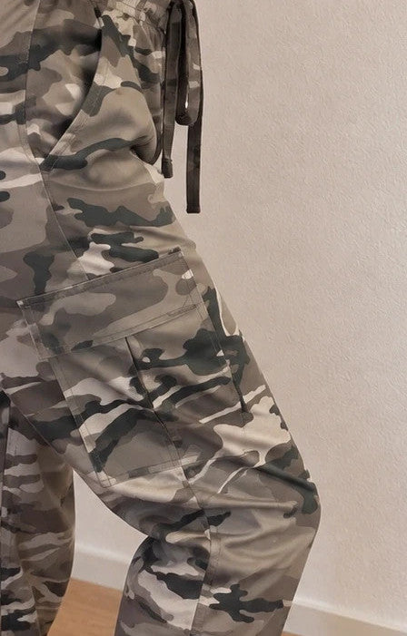 SheIn grey camouflage joggers with large cargo pockets and drawstring waistband.