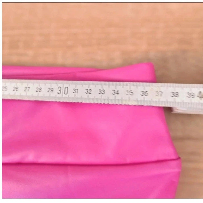 Leggings pink high-waist leggings in matte leather look, soft and stretchy material.