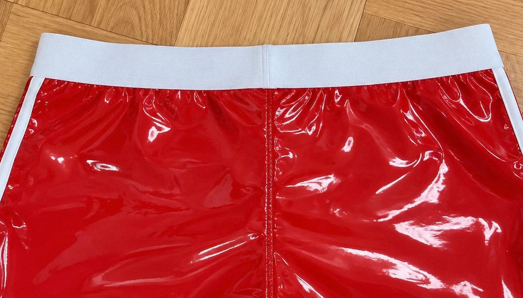 Herren red shorts glossy finish with white contrast details and elastic waistband.