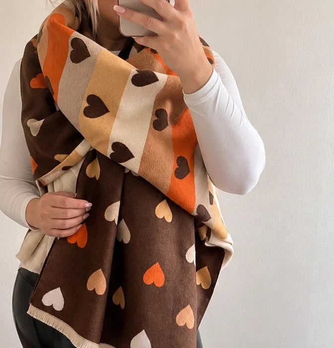 XXL brown shawl with heart pattern, reversible design in warm beige and orange tones.