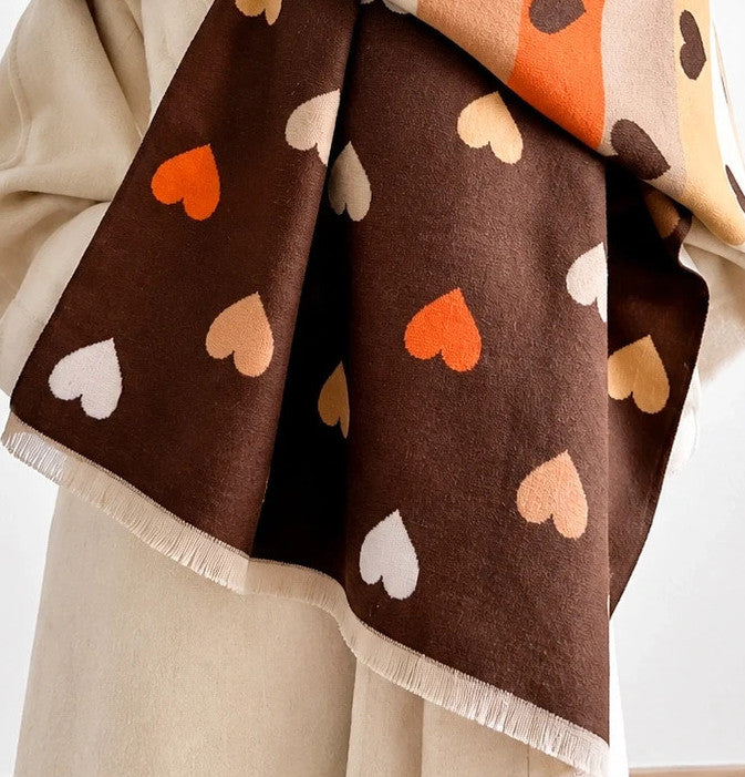 XXL brown shawl with heart pattern, reversible design in warm beige and orange tones.