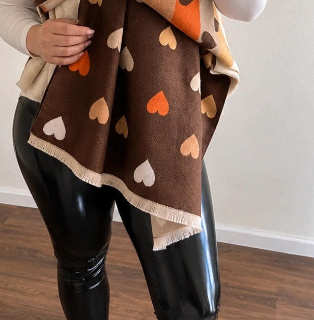 XXL brown shawl with heart pattern, reversible design in warm beige and orange tones.