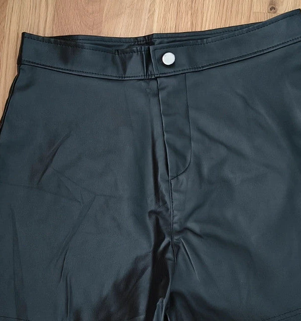 hoch black high waist shorts faux leather look, fitted style, no belt loops.