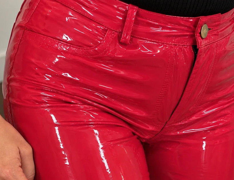 hoch red leather-look trousers glossy wetlook finish with printed pocket details