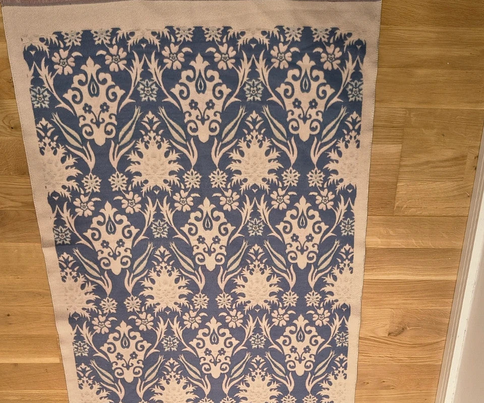 XXL blue and cream shawl with floral and ornament pattern, soft polyester, fringed ends.