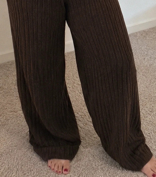 SheIn brown outfit set with ribbed texture, V-neck top and wide-leg pants.