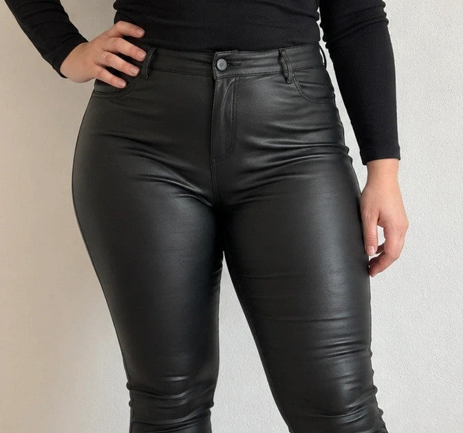 Skinny black pants high waist faux leather look with front and back pockets.