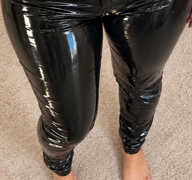 Effekt black high-waist pants glossy wetlook finish with fitted silhouette and front zipper.