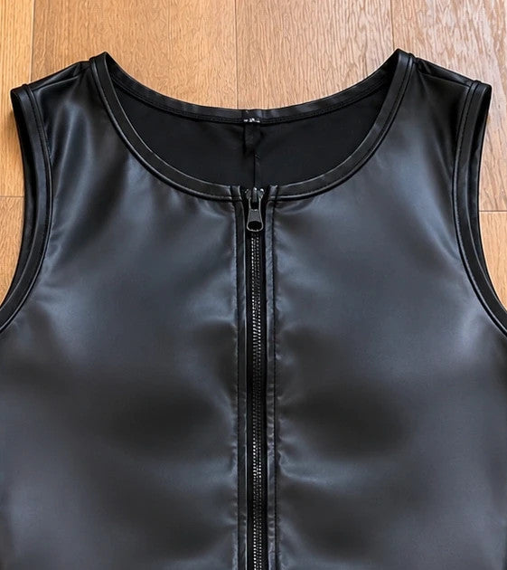 KURZ black one-piece jumpsuit sleeveless with round neckline, fitted cut, 100% polyester.