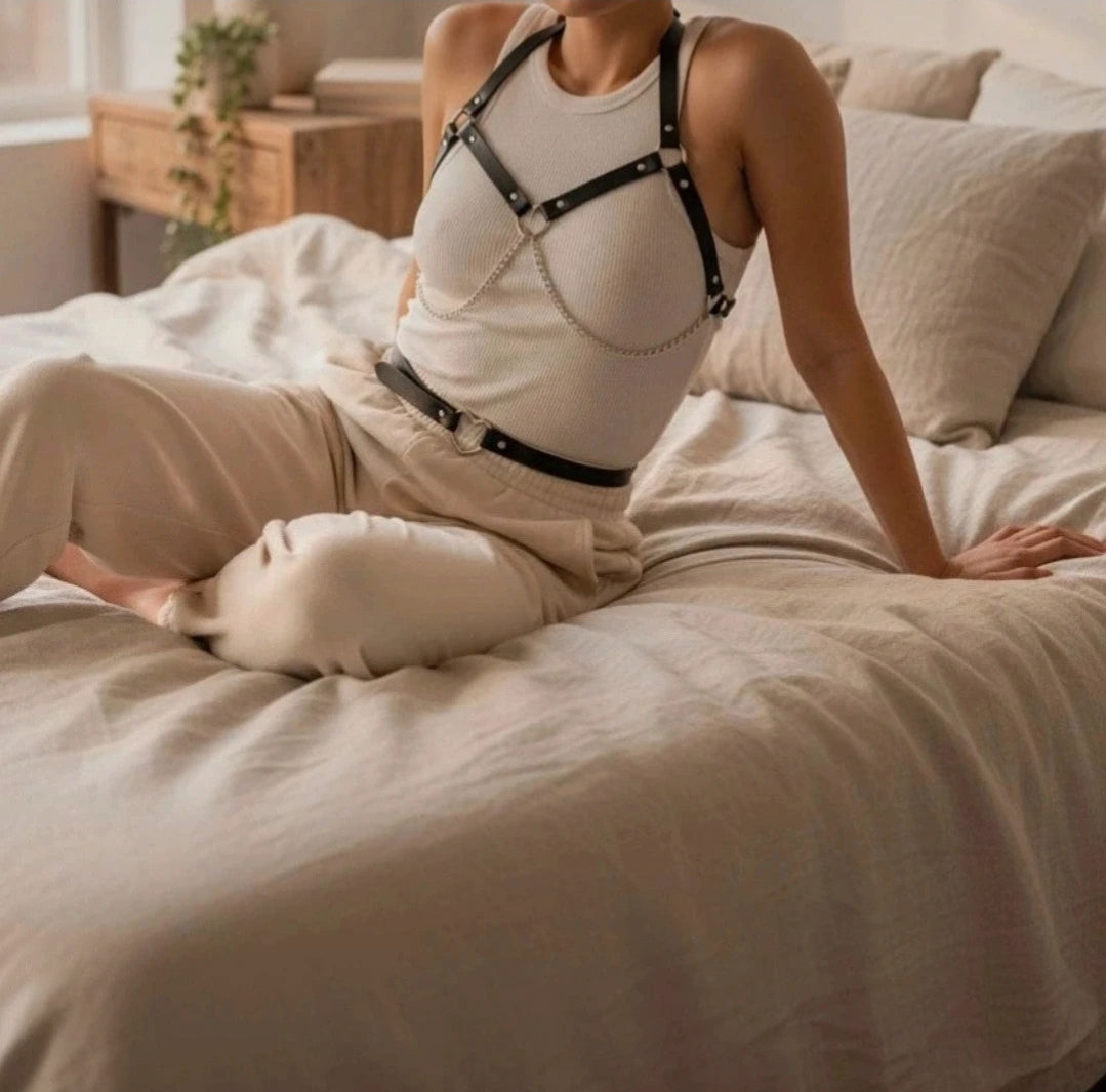 Brustgurt Harness Gurt Körperschmuck Herz rot schwarz