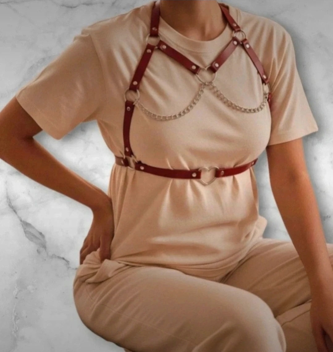 Brustgurt Harness Gurt Körperschmuck Herz rot schwarz